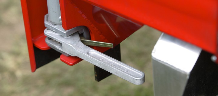 What Is a Truck Curtain Tensioner?