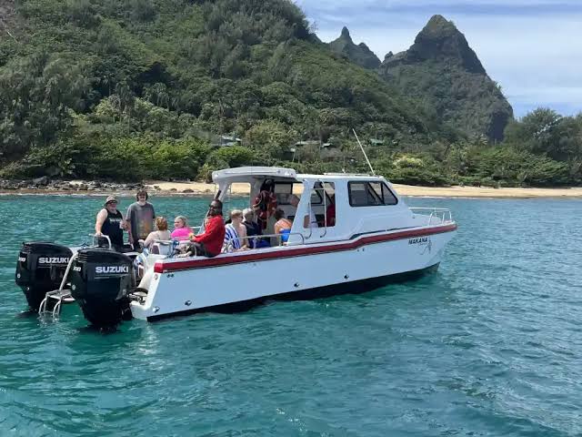 Booking Makana Charters